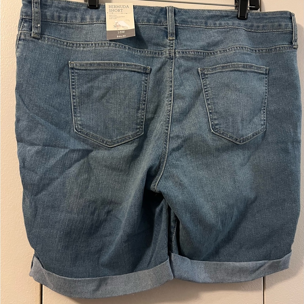 🆕 STYLE &CO Denim Blue Women's Bermuda Shorts (18W) - Picture 4 of 4